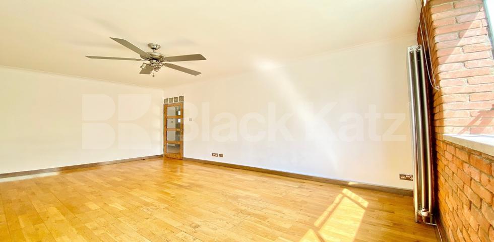 			VIRTUAL TOUR AVAILABLE!, 2 Bedroom, 1 bath, 1 reception Apartment			 Cruikshank Street, ANGEL-KINGS CROSS